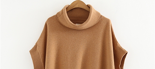 What should you pay attention to when cleaning the fiber properties of the sweater?